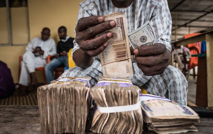 Naira to Dollar Exchange Rate Falls to 3-Year Low, Now N472/$1 at Black Market